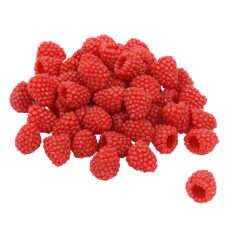 Levensechte nep frambozen voor realistische displays. Geschikt voor kasteelkeukens en musea.
